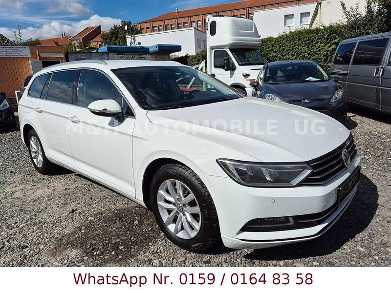 Pure white Gebraucht 2017 VW Passat Comfortline Kombi | 8.499 € (Superpreis) - Bild 1/4