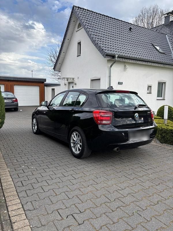 Gebraucht BMW 116 109 PS (80 kW) 2015 Schwarz Kleinwagen