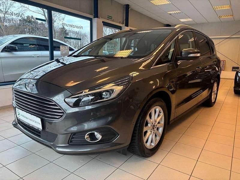 Gebraucht Ford S-MAX Titanium 160 PS (117 kW) 2018 Grau Van / Kleinbus