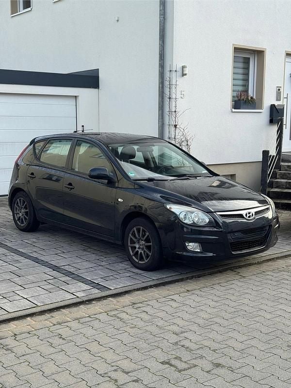 Gebraucht Hyundai i30 109 PS (80 kW) 2010 Schwarz Kleinwagen
