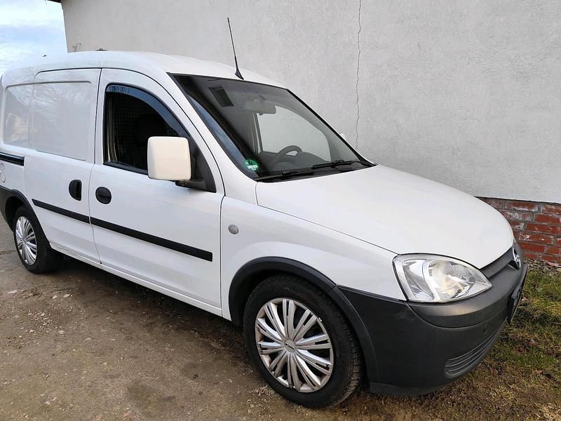 Gebraucht Opel Combo 75 PS (55 kW) 2011 Weiß Pickup