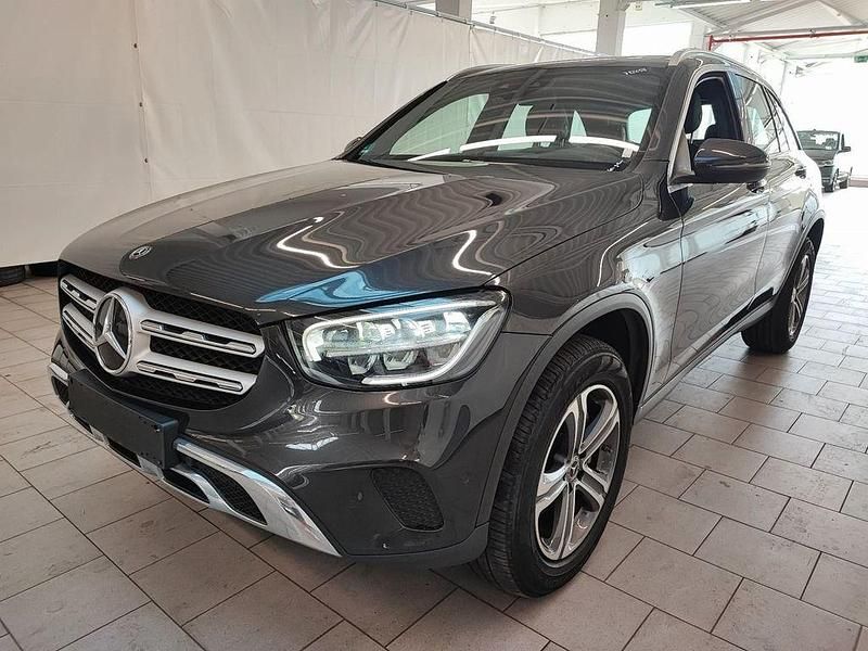 Grau Gebraucht 2020 Mercedes GLC220 AMG SUV | 30.999 € (Fairer Preis) - Bild 1/4