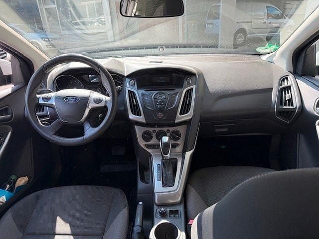 Używany Ford Focus 125 KM (91 kW) 2014 Biały Sedan/Limuzyna