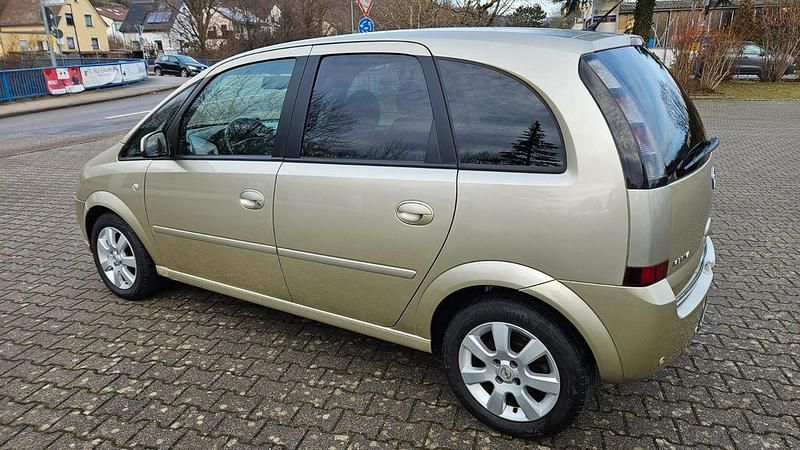 Gebraucht Opel Meriva Innovation 105 PS (77 kW) 2009 Gold Van / Kleinbus