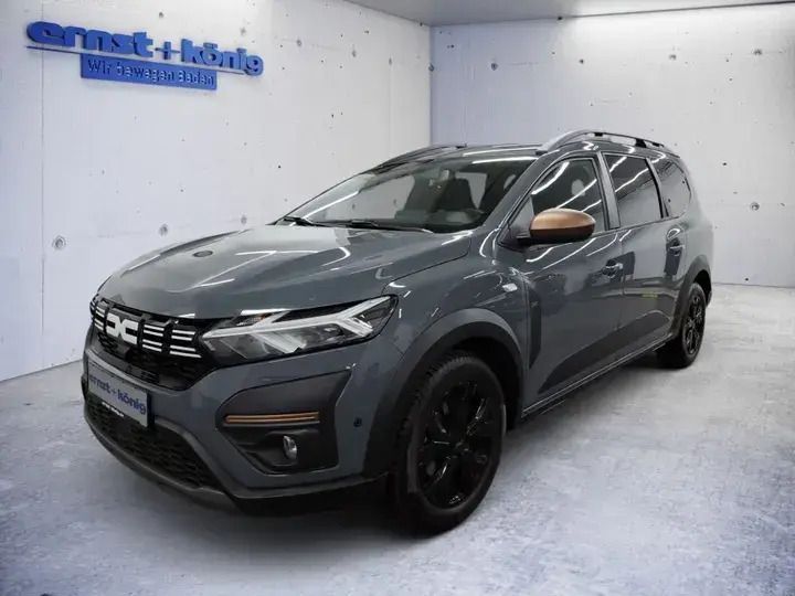 Grün Gebraucht 2024 Dacia Jogger Extreme Van / Kleinbus | 21.970 € (Etwas zu teuer) - Bild 1/4