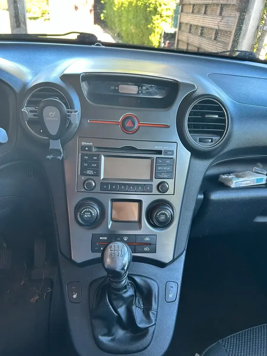 Gebraucht Kia Carens 128 PS (94 kW) 2012 Grau Van / Kleinbus