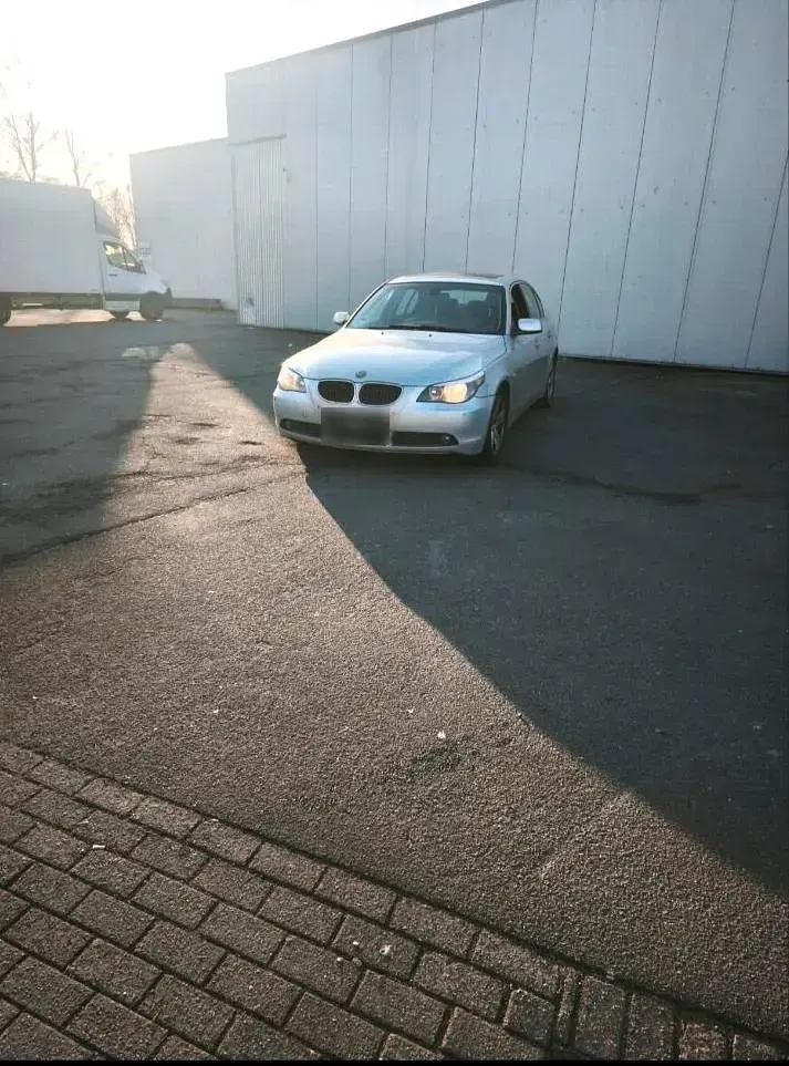 Gebraucht BMW 520 170 PS (125 kW) 2003 Silber Limousine