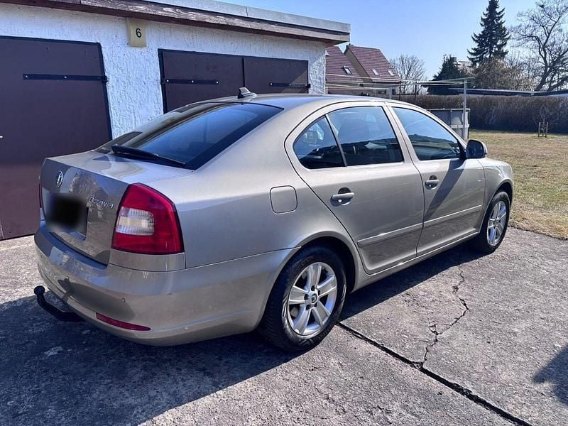 Gebraucht Skoda Octavia Ambiente 122 PS (89 kW) 2010 Beige Limousine