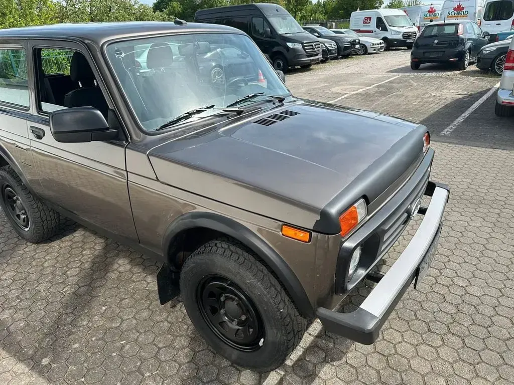 Gebraucht Lada Taiga 83 PS (61 kW) 2021 Braun SUV