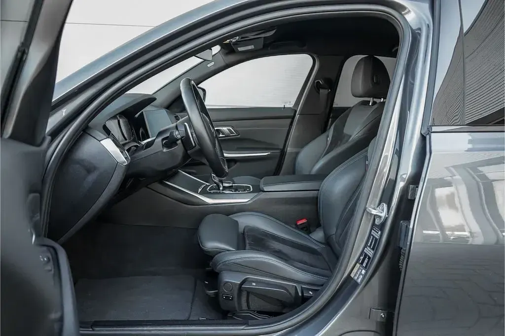 Gebraucht BMW 330 Executive 294 PS (216 kW) 2021 Grau Limousine