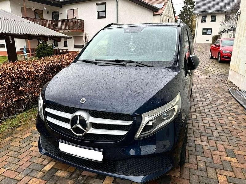 Gebraucht Mercedes V220 Edition 163 PS (119 kW) 2020 Blau Van / Kleinbus
