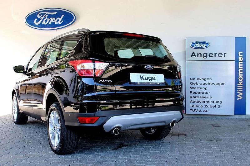 Gebraucht Ford Kuga Titanium 150 PS (110 kW) 2019 Iridiumschwarz metallic SUV
