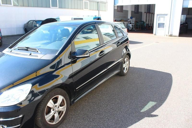 Gebraucht Mercedes B200 140 PS (102 kW) 2008 Schwarz Van / Kleinbus
