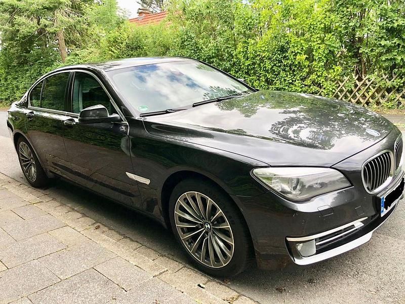 Second-hand BMW 740 313 CP (230 kW) 2013 Gri Berlinǎ