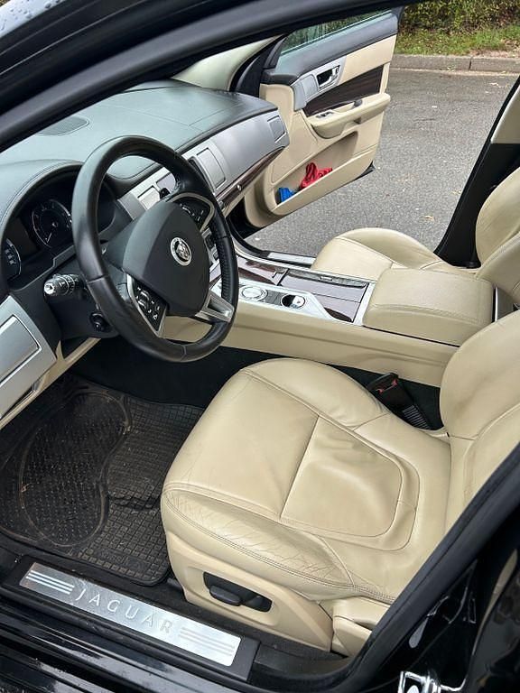 Schwarz Gebraucht 2014 Jaguar XF Limousine | 10.699 € (Fairer Preis) - Bild 1/4