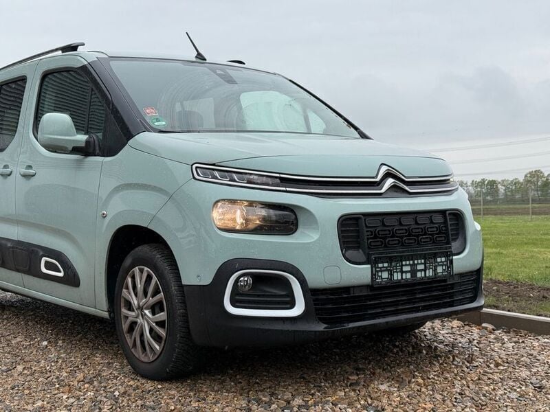 Grau Gebraucht 2019 Citroën Berlingo Feel Van / Kleinbus | 21.990 € (Etwas zu teuer) - Bild 1/4