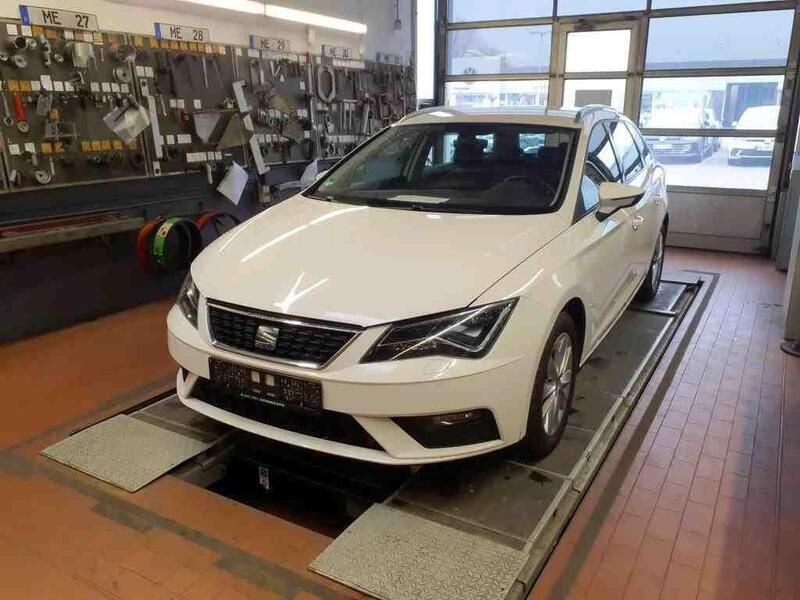 Weiß Gebraucht 2020 Seat Leon Style Kombi | 13.950 € (Fairer Preis) - Bild 1/4