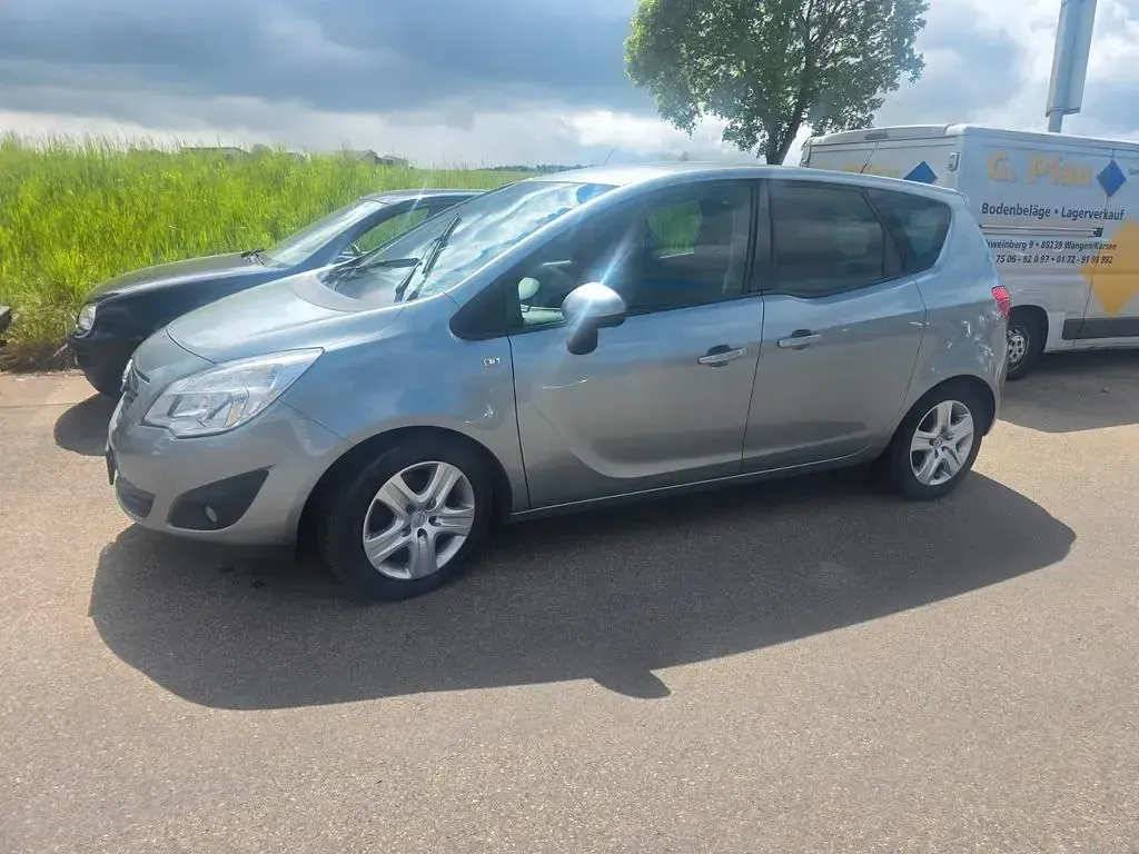 Gebraucht Opel Meriva Design Edition 110 PS (80 kW) 2011 Silber Van / Kleinbus