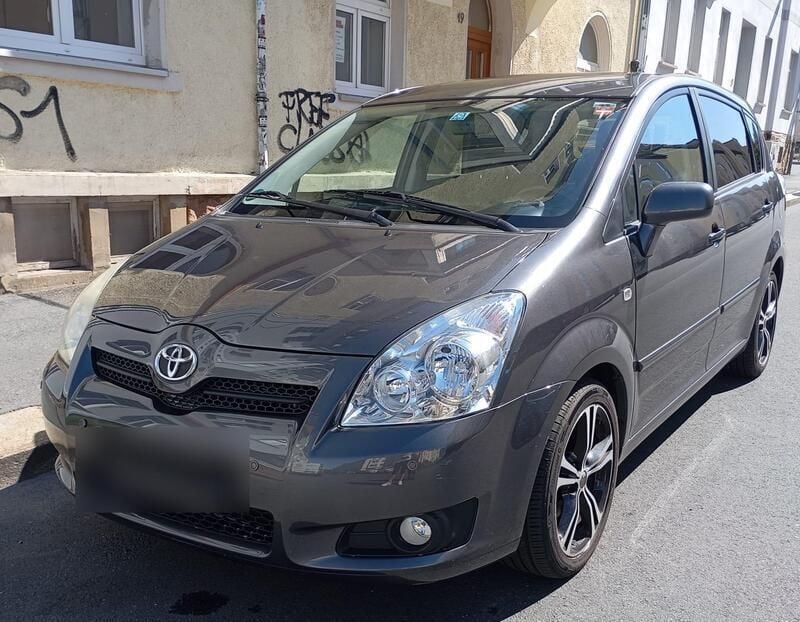 Grau Gebraucht 2008 Toyota Corolla Verso Van / Kleinbus | 3.000 € (Guter Preis) - Bild 1/4