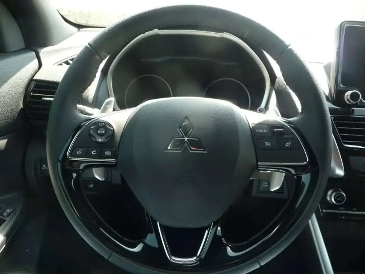 Neu Mitsubishi Eclipse Cross Plus 188 PS (138 kW) 2025 Andenweiß SUV