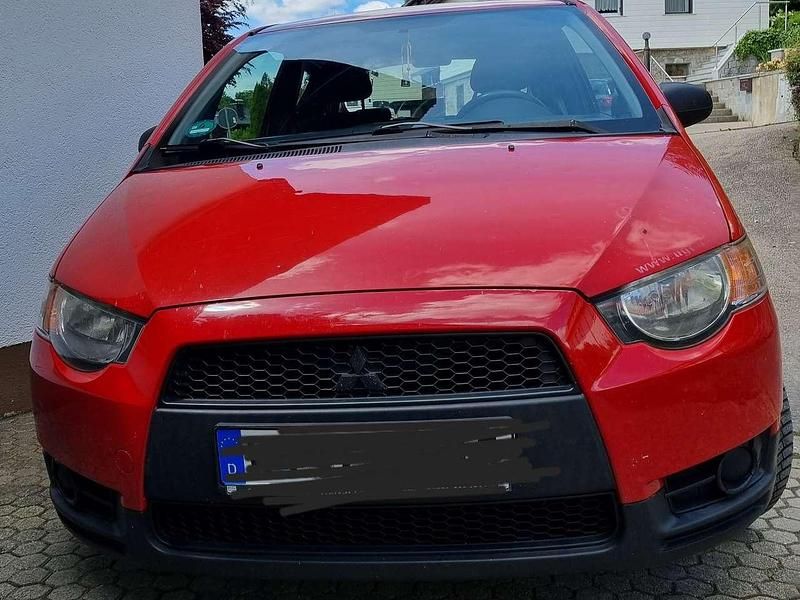 Rot Gebraucht 2009 Mitsubishi Colt Limousine | 1.000 € (Fairer Preis) - Bild 1/4
