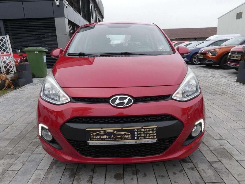Gebraucht Hyundai i10 Edition 87 PS (63 kW) 2014 Rot Kleinwagen