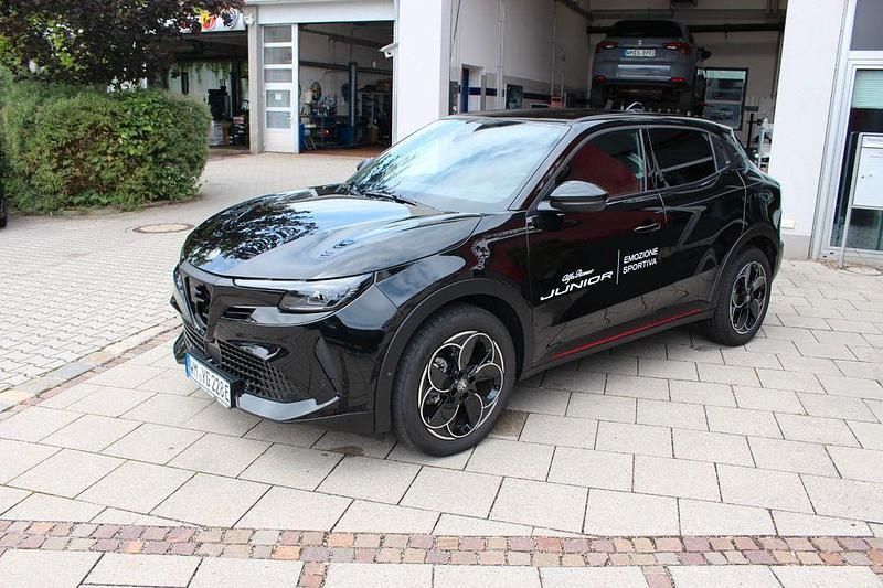 Schwarz Gebraucht 2024 Alfa Romeo Junior Edizione Speciale SUV | 37.900 € (Fairer Preis) - Bild 1/4