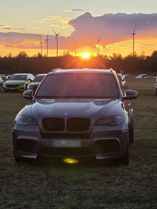 Grau Gebraucht 2009 BMW X5 M SUV | 27.900 € - Bild 1/4