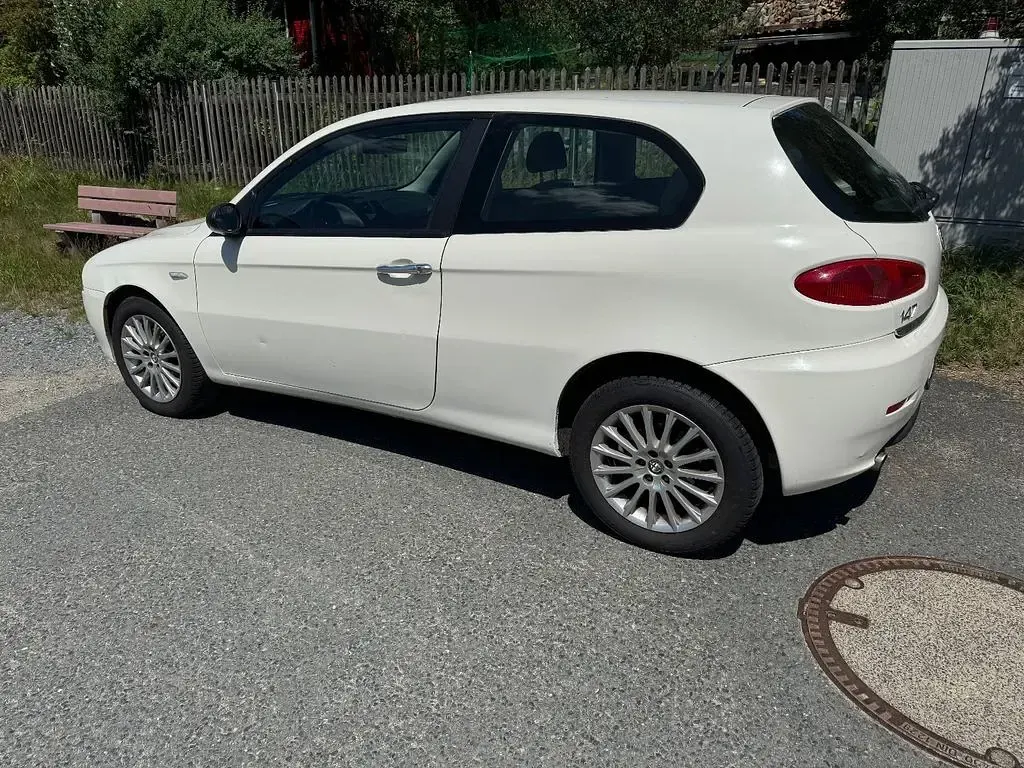 Gebraucht Alfa Romeo 147 105 PS (77 kW) 2005 Weiß Kleinwagen