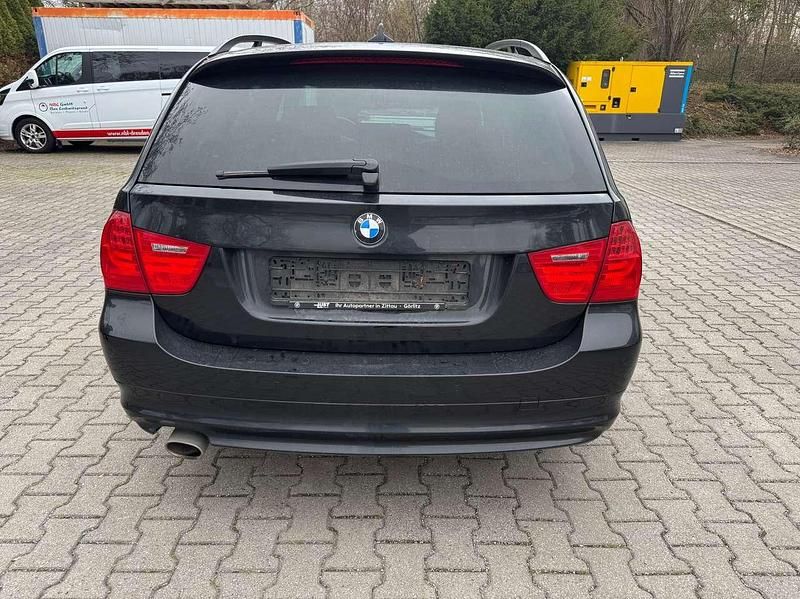 Gebraucht BMW 318 143 PS (105 kW) 2009 Schwarz Kombi