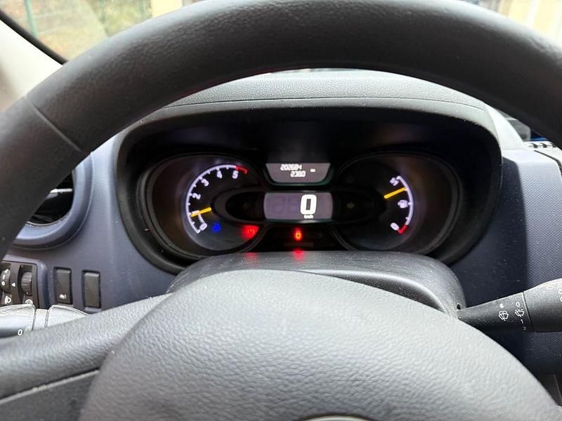 Gebraucht Opel Vivaro 125 PS (91 kW) 2016 Weiß Van / Kleinbus