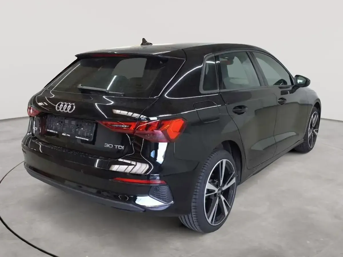 Gebraucht Audi A3 Sport 116 PS (85 kW) 2023 Brillantschwarz Limousine