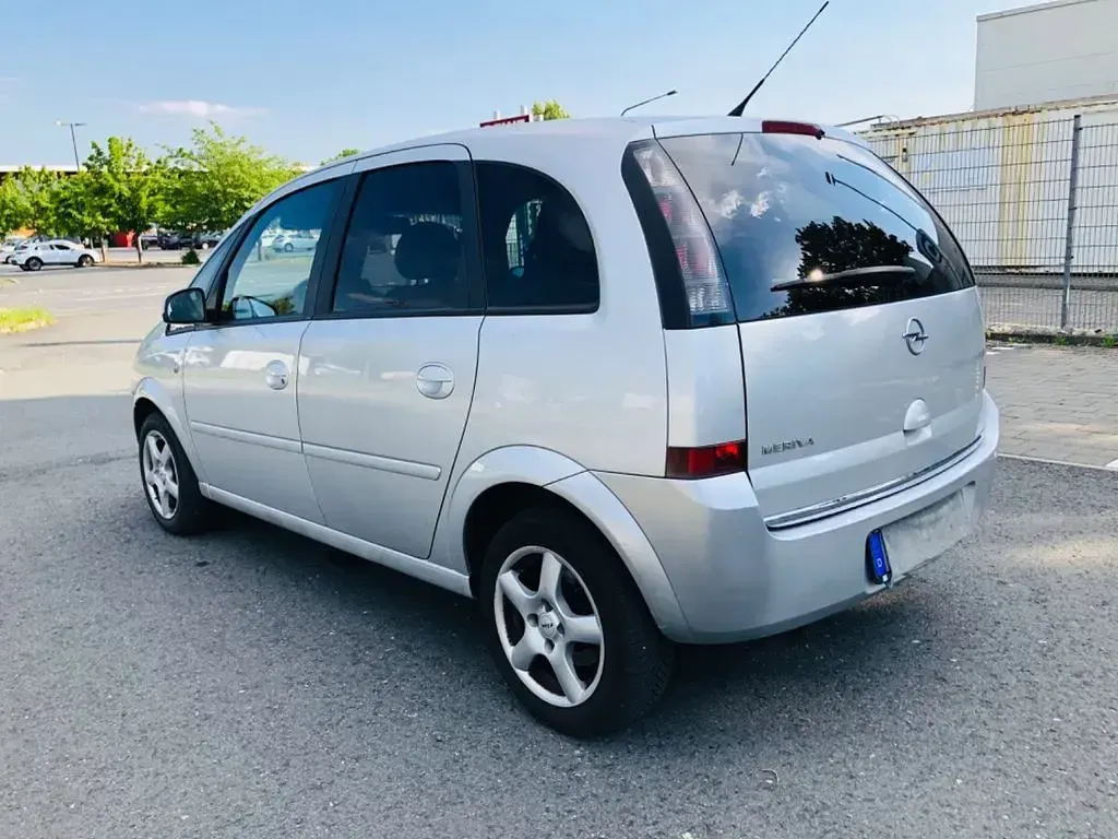 Gebraucht Opel Meriva 105 PS (77 kW) 2010 Silber Van / Kleinbus