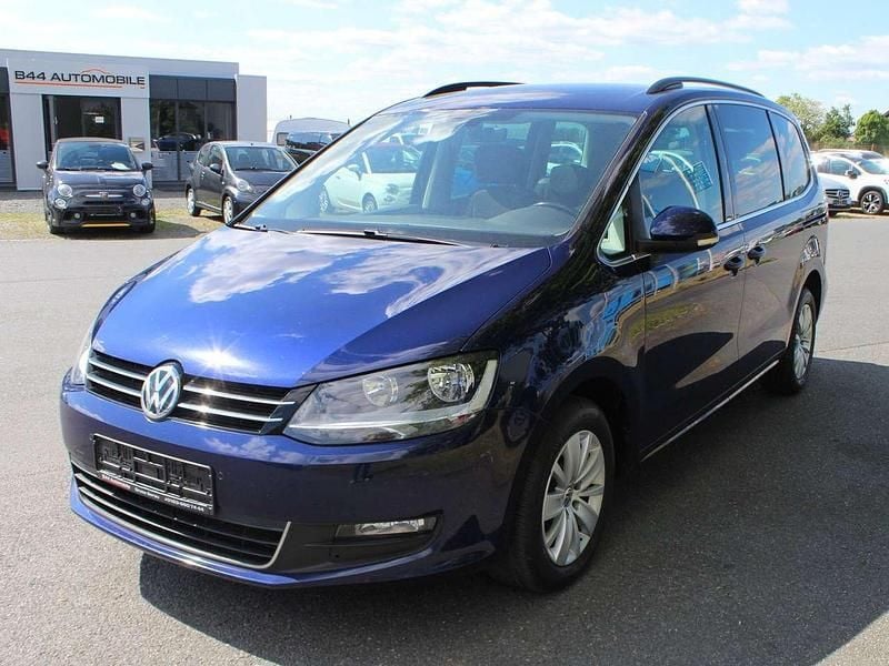 Atlantic blue metallic Gebraucht 2017 VW Sharan Comfortline Van / Kleinbus | 16.890 € (Guter Preis) - Bild 1/4