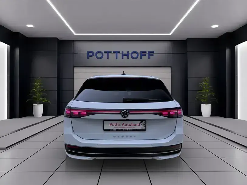 Gebraucht VW Passat Elegance 193 PS (141 kW) 2024 Pure white Kombi