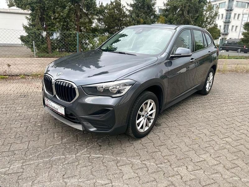 Grau Gebraucht 2020 BMW X1 Advantage SUV | 19.900 € (Guter Preis) - Bild 1/4
