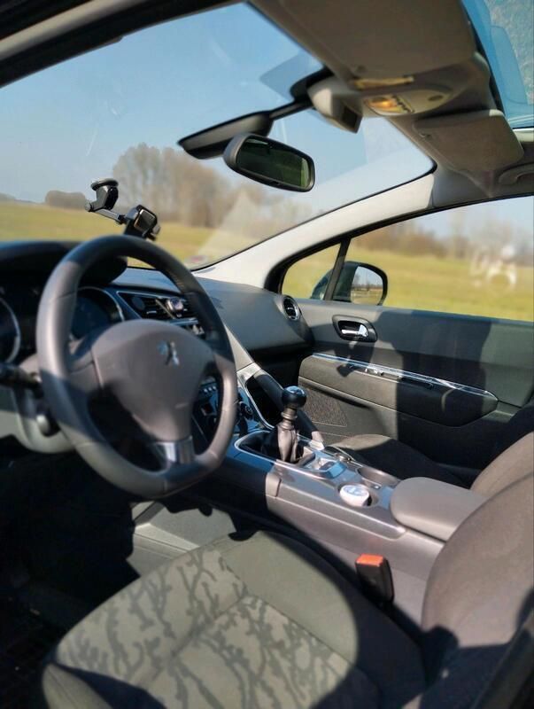 Schwarz Gebraucht 2011 Peugeot 3008 Van / Kleinbus | 4.000 € (Fairer Preis) - Bild 1/4