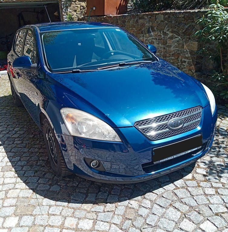 Blau Gebraucht 2009 Kia Ceed EX Limousine | 2.000 € (Superpreis) - Bild 1/4