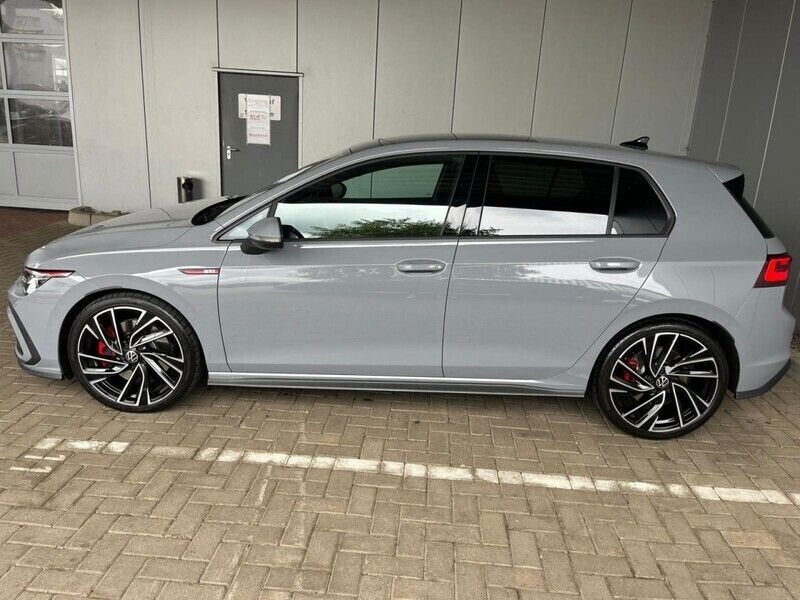 Gebraucht VW Golf VIII GTI 245 PS (180 kW) 2023 Mondsteingrau Limousine