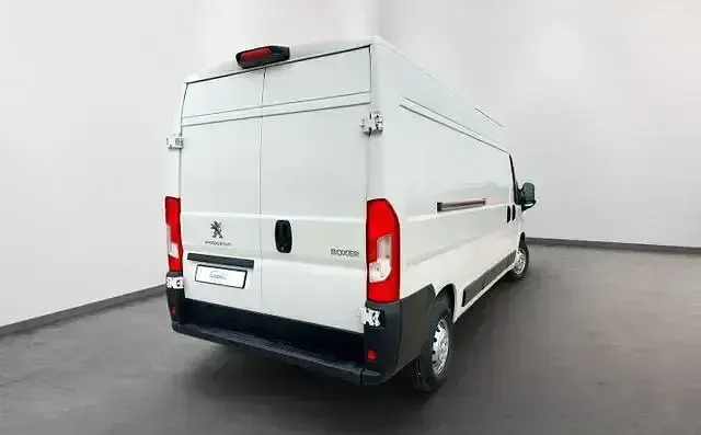 Gebraucht Peugeot Boxer Premium 165 PS (121 kW) 2022 Lackierung weiss icy/deckende lackierung Van