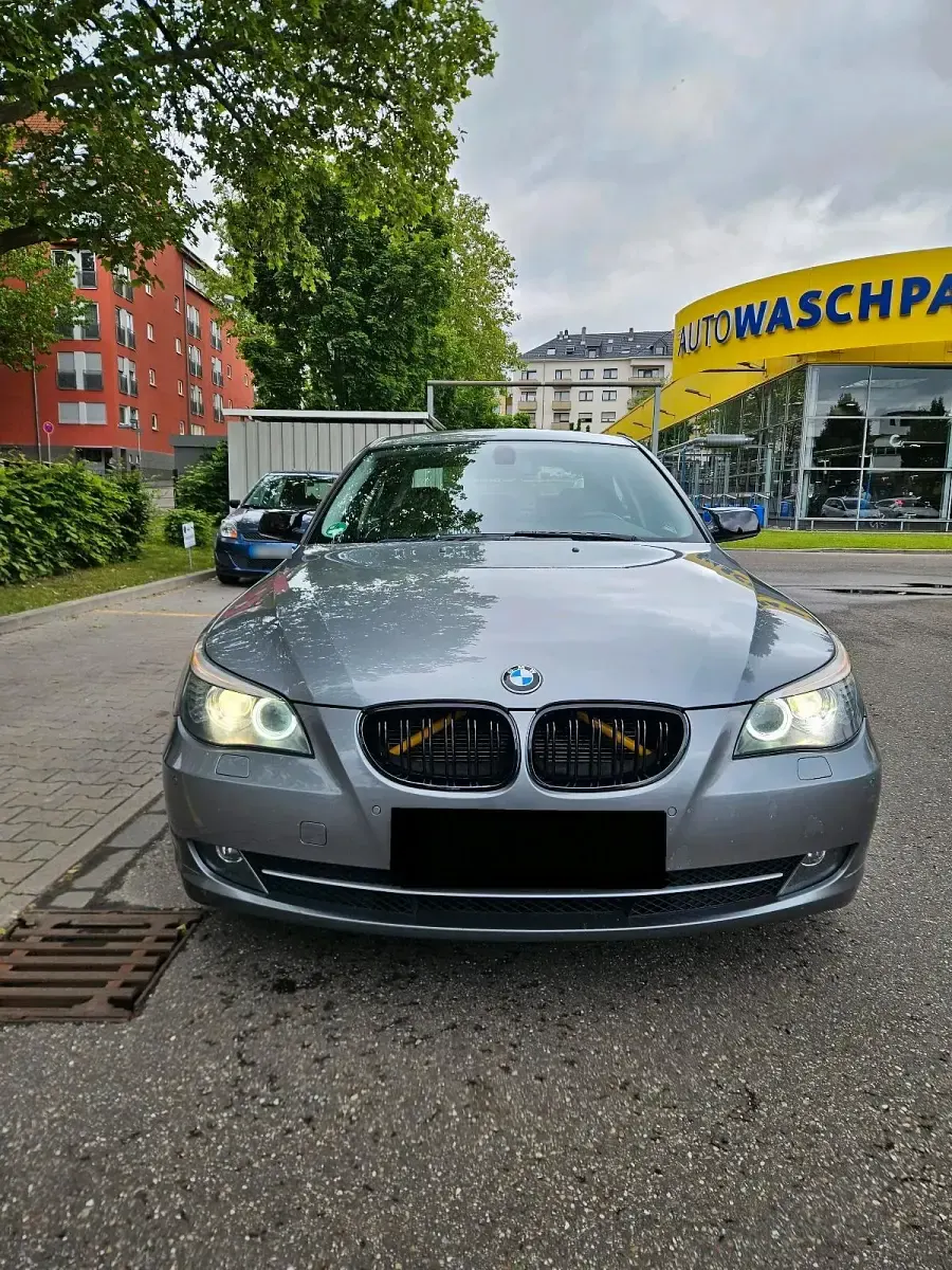 Gebraucht BMW 525 218 PS (160 kW) 2008 Grau Limousine