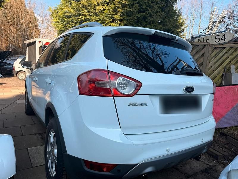 Gebraucht Ford Kuga 100 PS (73 kW) 2010 Weiß SUV