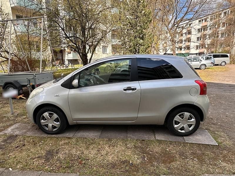 Gebraucht Toyota Yaris 68 PS (50 kW) 2007 Silber Kleinwagen