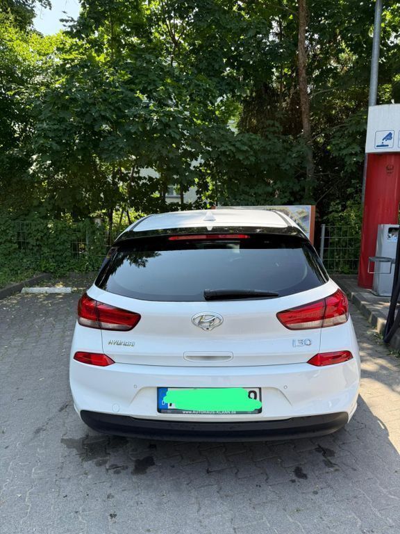 Weiß Gebraucht 2020 Hyundai i30 YES! Limousine | 17.900 € (Guter Preis) - Bild 1/4