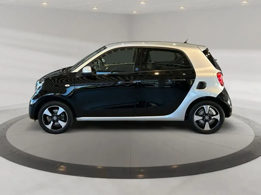 Gebraucht Smart ForFour Electric Drive Passion 60 kW (82 PS) 2020 Karosserie in black Limousine
