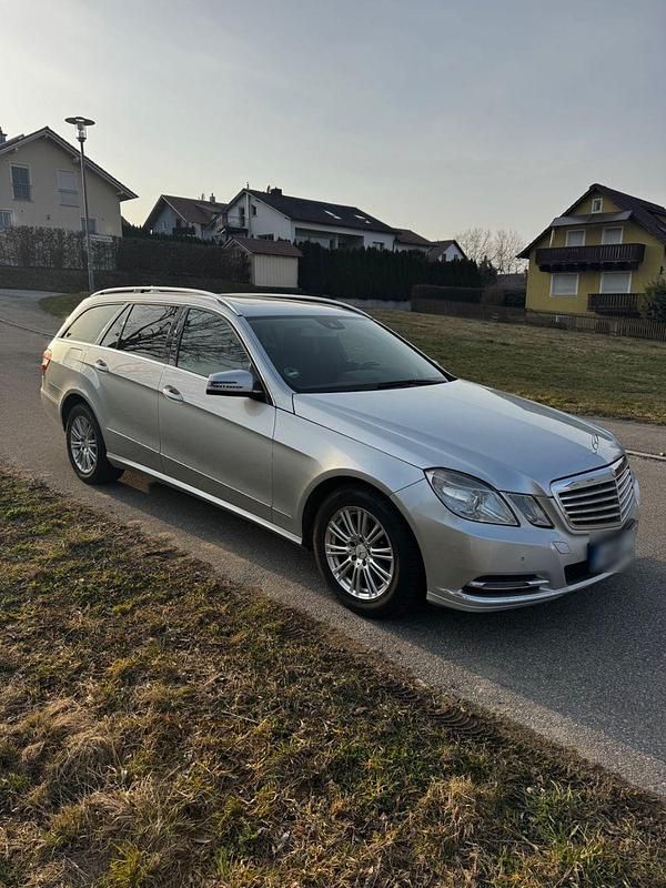 Gebraucht Mercedes E220 Elegance 170 PS (125 kW) 2012 Silber Kombi