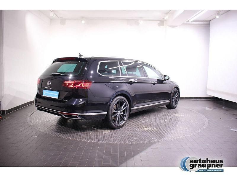 Gebraucht VW Passat Elegance 280 PS (205 kW) 2021 Schwarz / deep black (metallic) Kombi