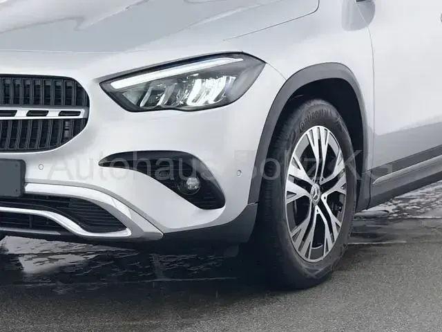Gebraucht Mercedes GLA200 Progressive 163 PS (119 kW) 2023 Silber SUV
