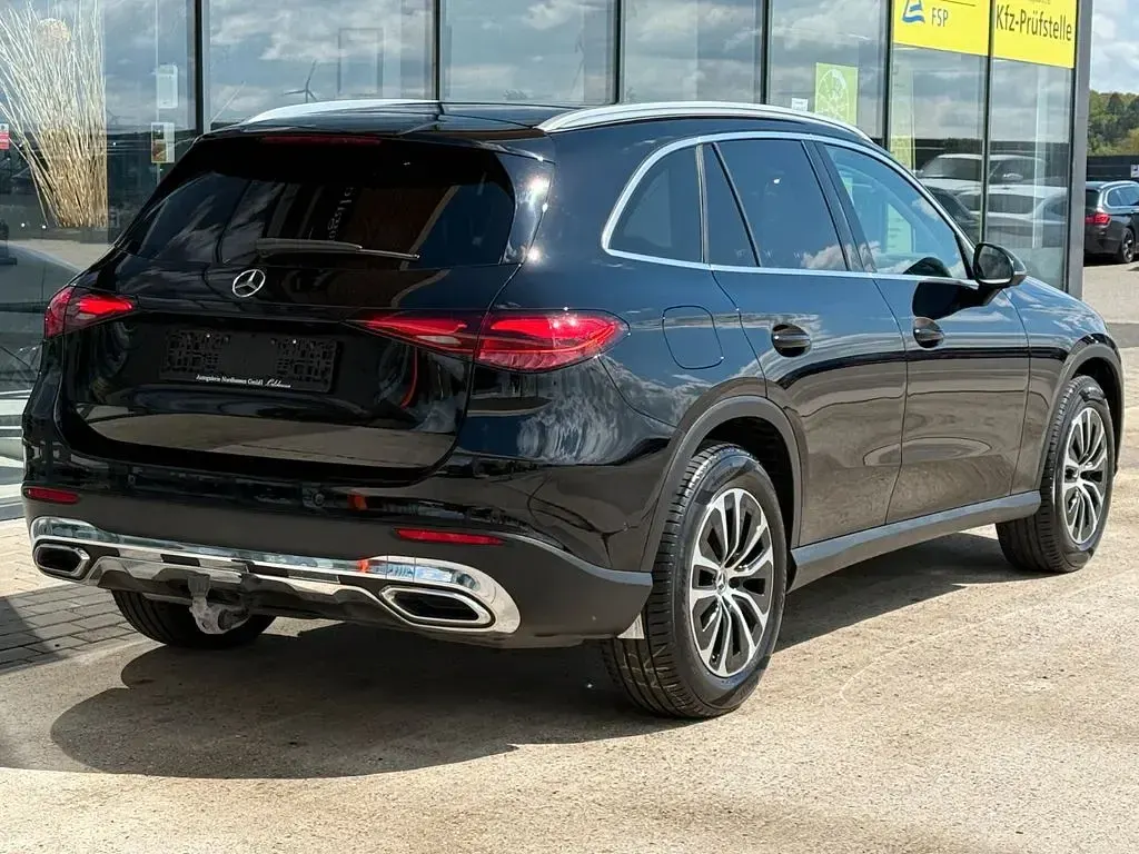 Gebraucht Mercedes GLC220 197 PS (144 kW) 2023 Schwarz  unilack SUV