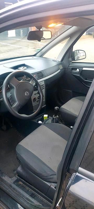 Gebraucht Opel Astra 105 PS (77 kW) 2005 Schwarz Kleinwagen